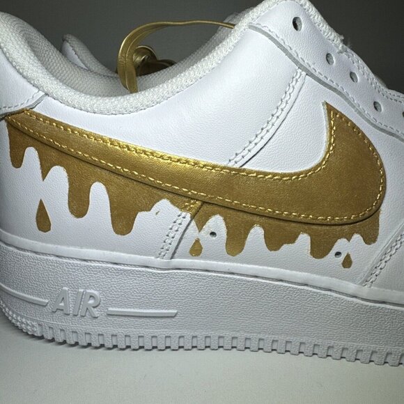NIB Custom Nike Men’s 9.5 White Air Force 1 07 Gold Paint Drip Swoosh & Laces - Picture 4 of 12